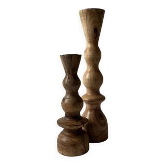 Lot de 2 bougeoirs design en bois tourné