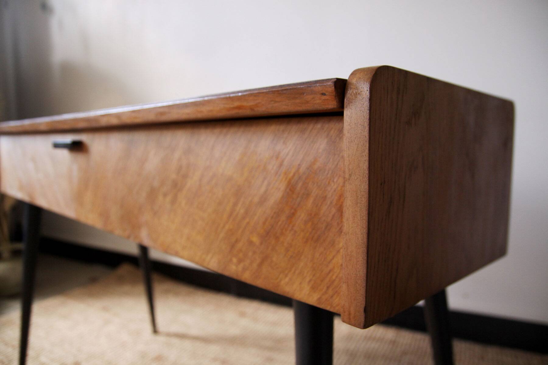 Old knitting compass feet console