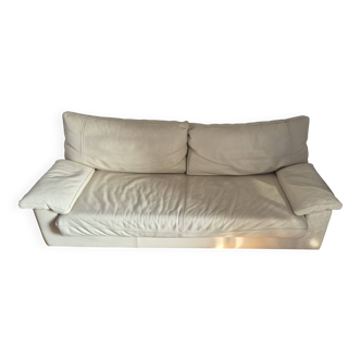 Very beautiful ikeda leather sofa by steiner, 3-seater.