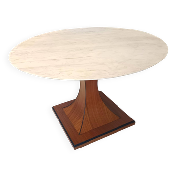 Table à manger avec plateau en marbre rose portugais dans le style de Carlo De Car