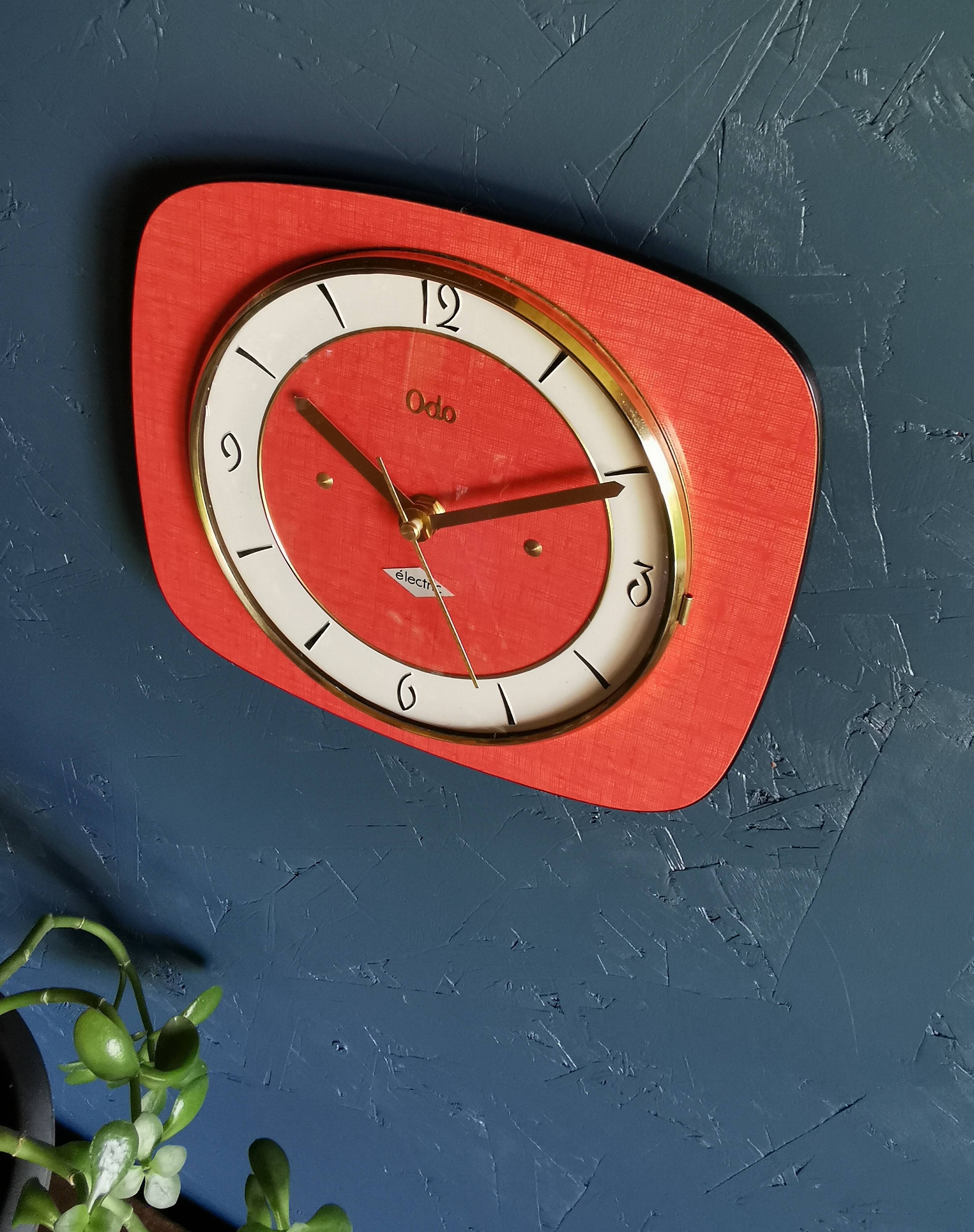Vintage formica clock rectangular silent wall clock "Odo red"