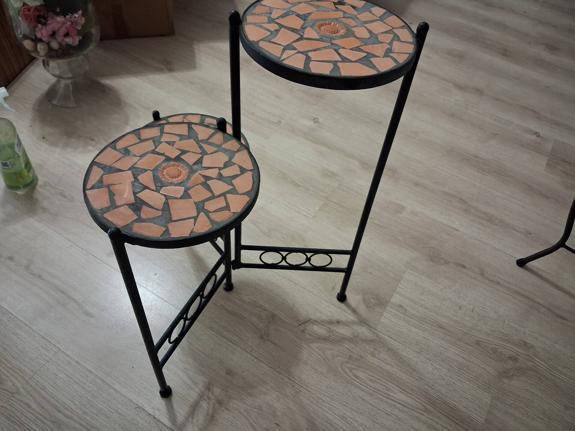 Corner plant stand