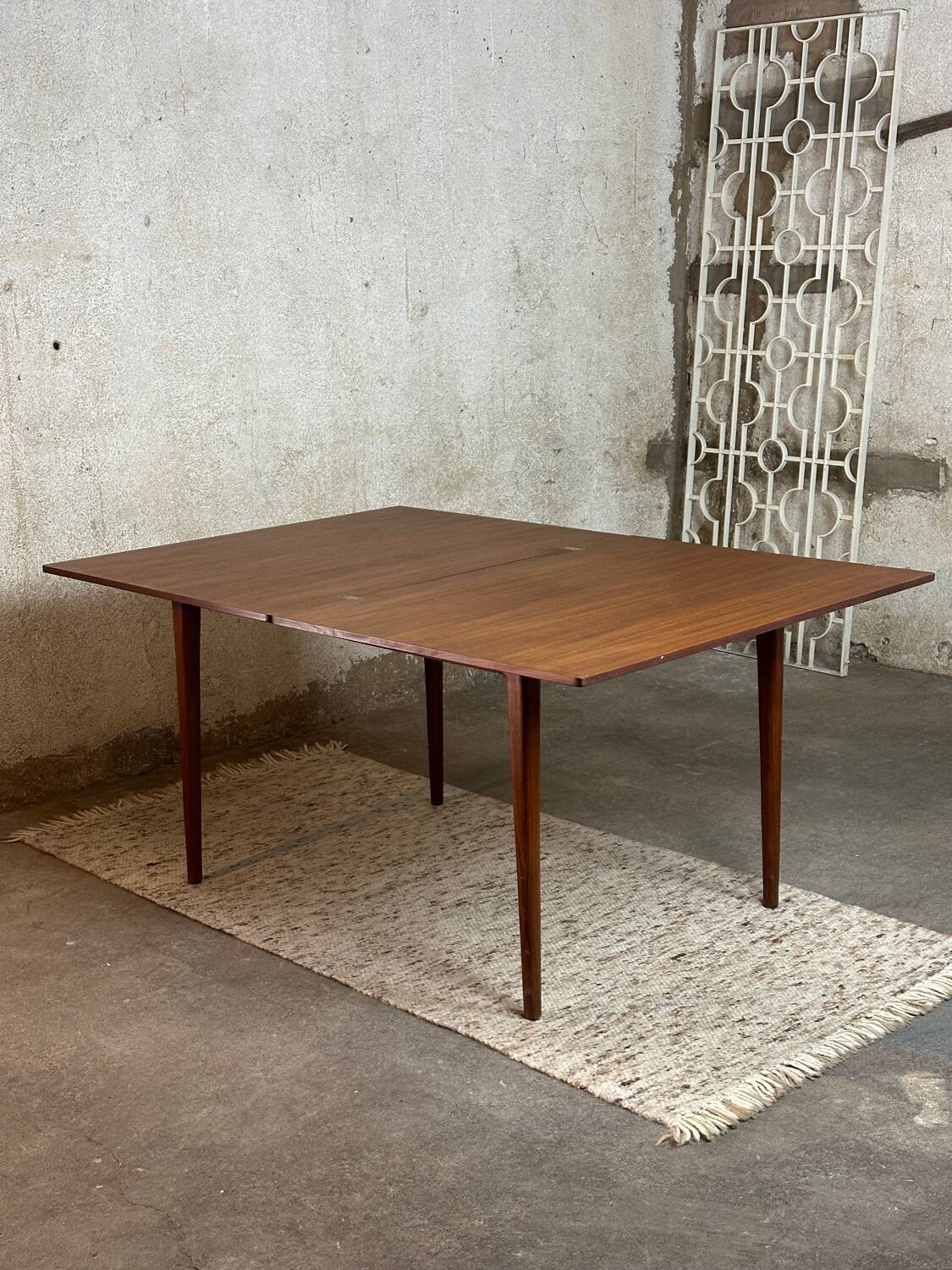 Extendable teak and teak veneer dining table