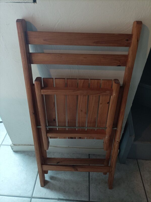 Folding chair in solid wood