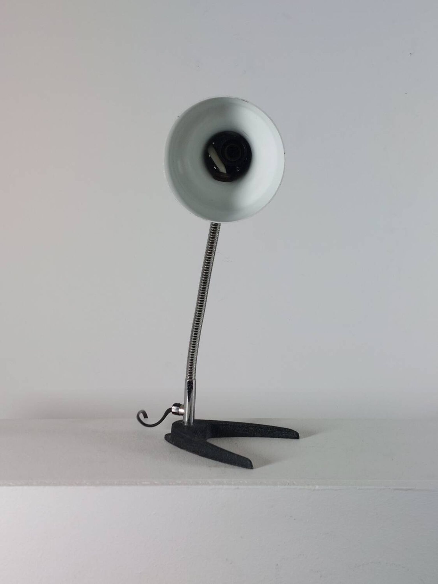 Lampe de table en métal jaune-vert, années 50