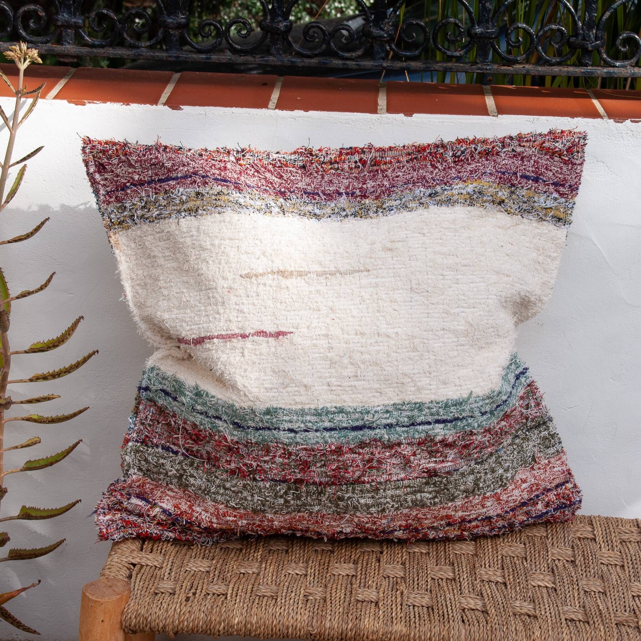 Housse de coussin artisanale en coton recyclé tissé main