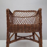 Ancien fauteuil en osier pour enfant