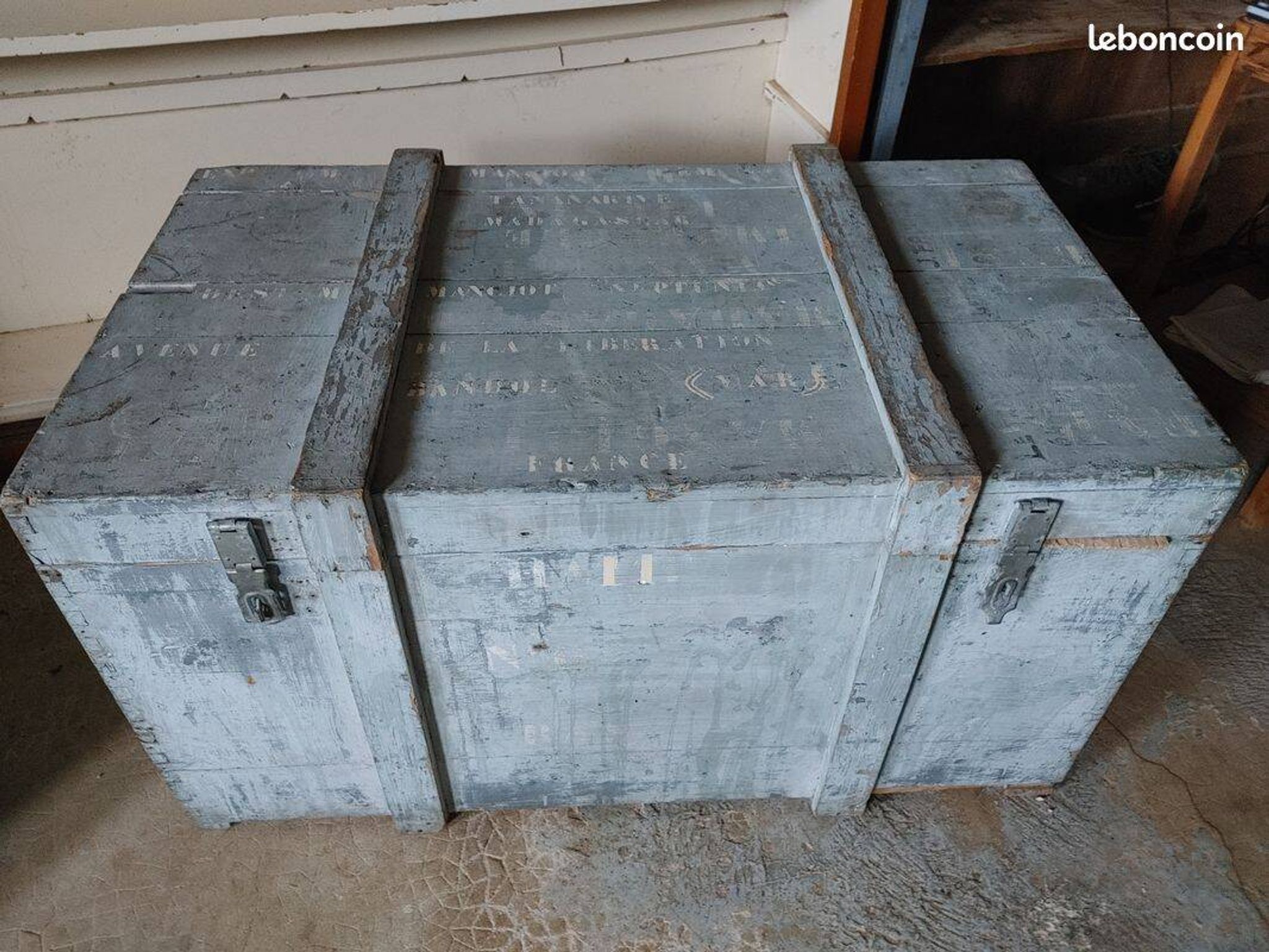 Large trunk/old chest, entirely original - address BANDOL