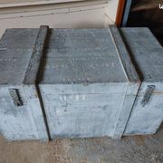 Large trunk/old chest, entirely original - address BANDOL