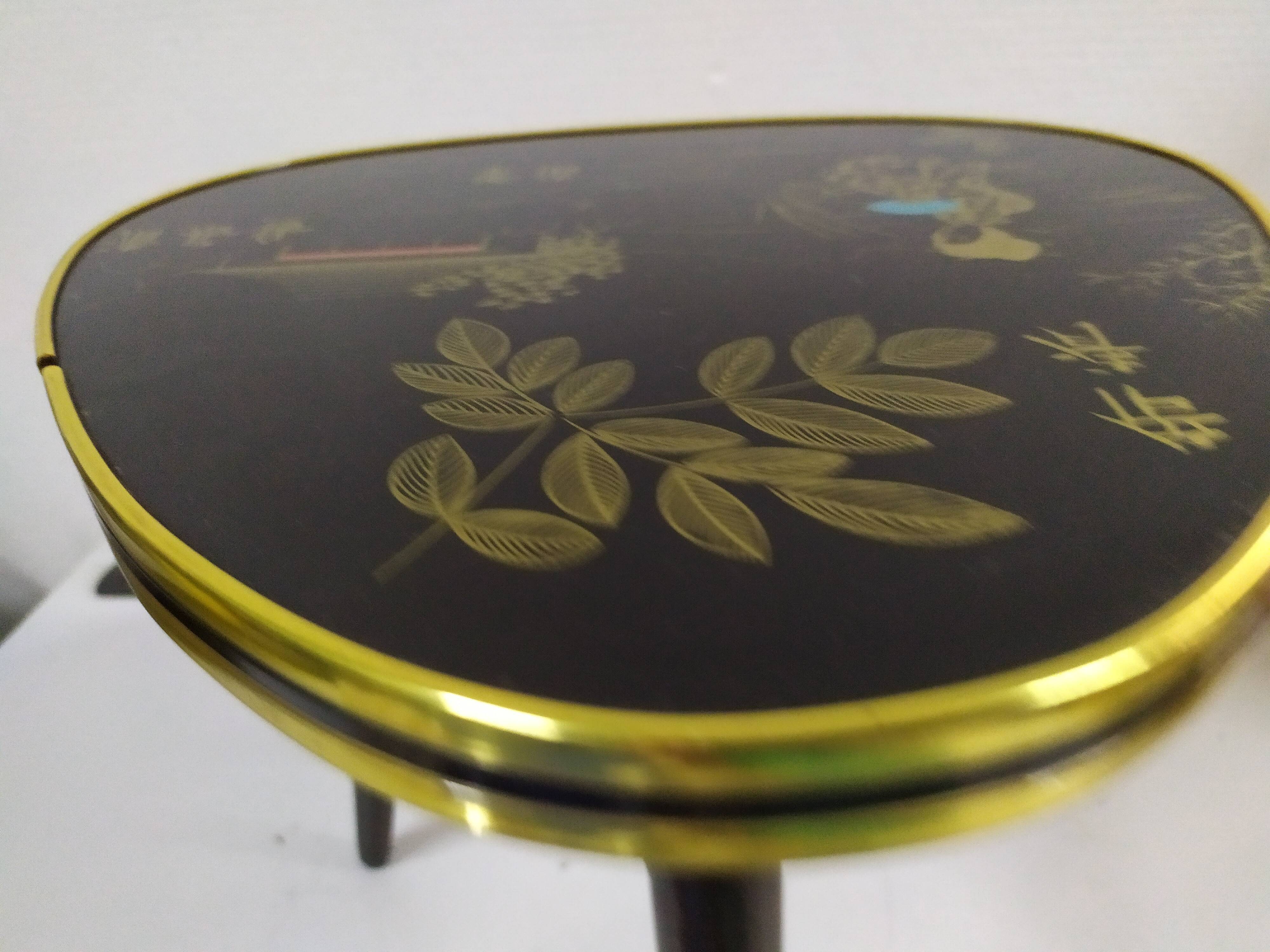 Plant holder in Chinese formica décor