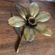 Cendrier fleur en laiton vintage