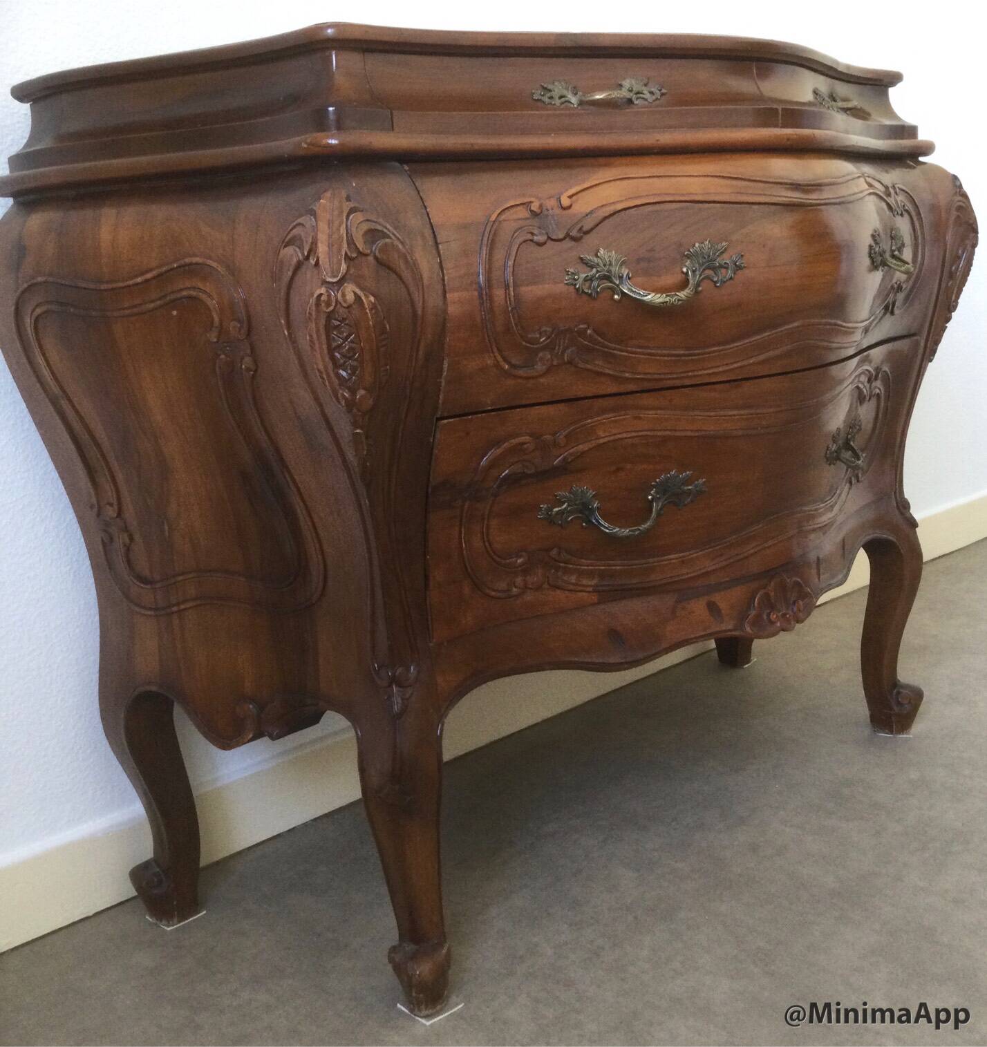 Commode sauteuse galbée