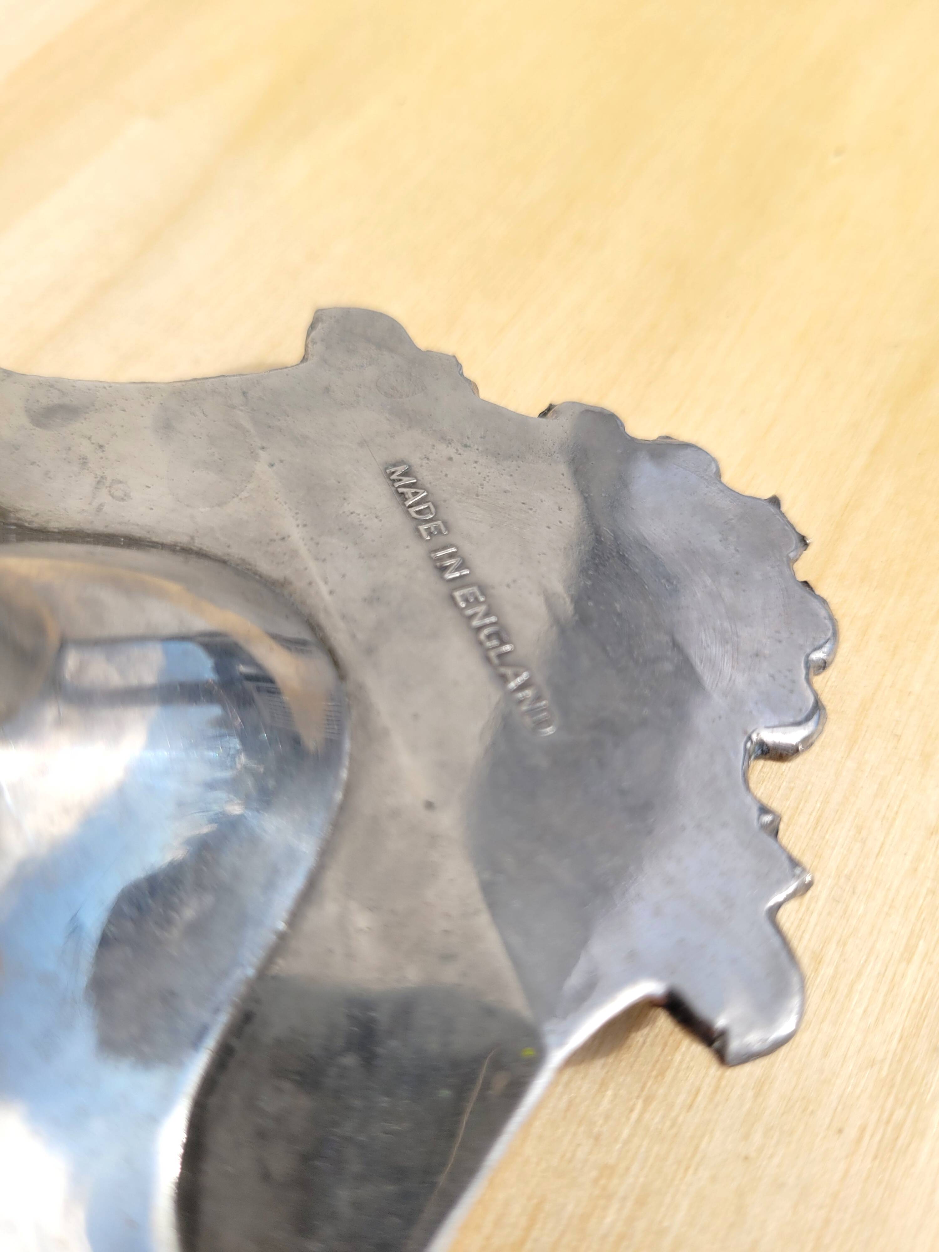 Silver scallop shell emptier