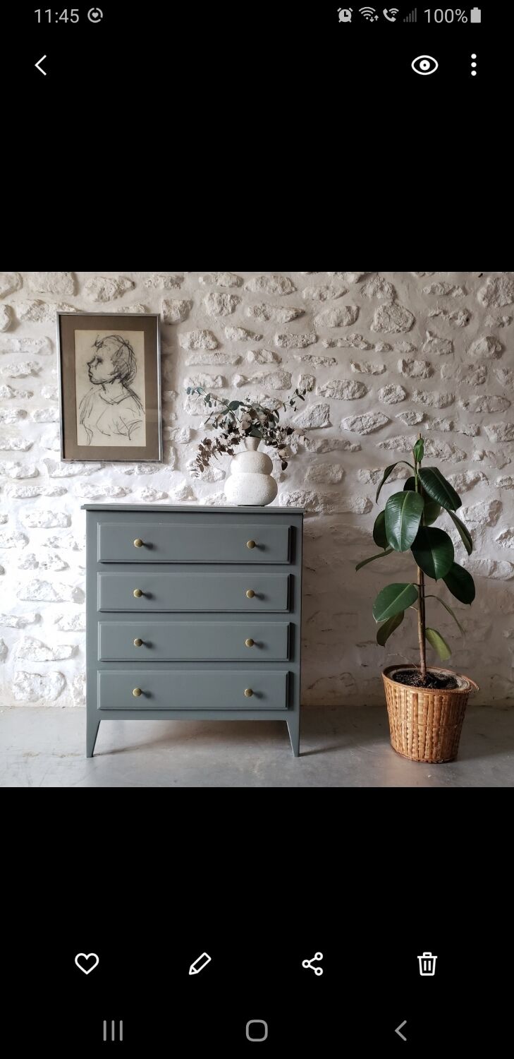 Antique chest of drawers