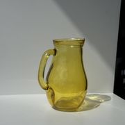Pichet vintage en verre jaune