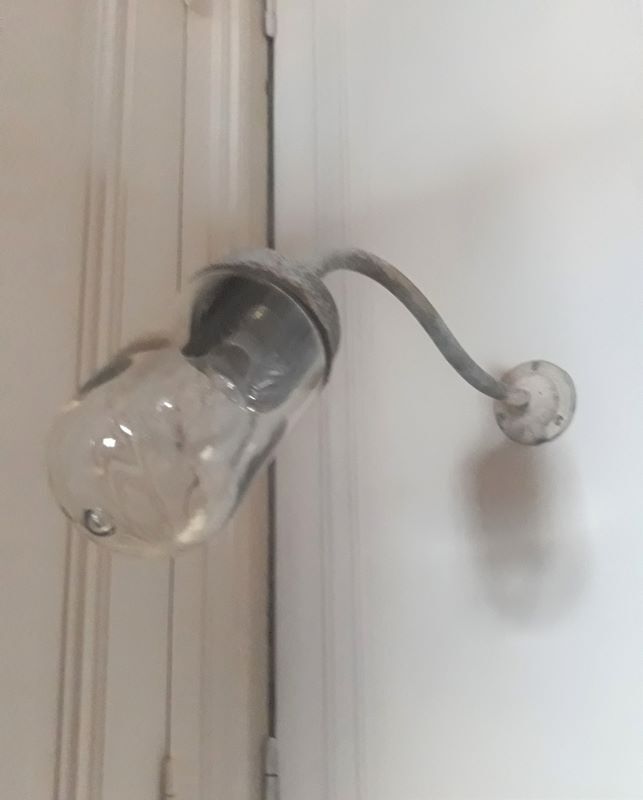 Industrial gooseneck wall lamp