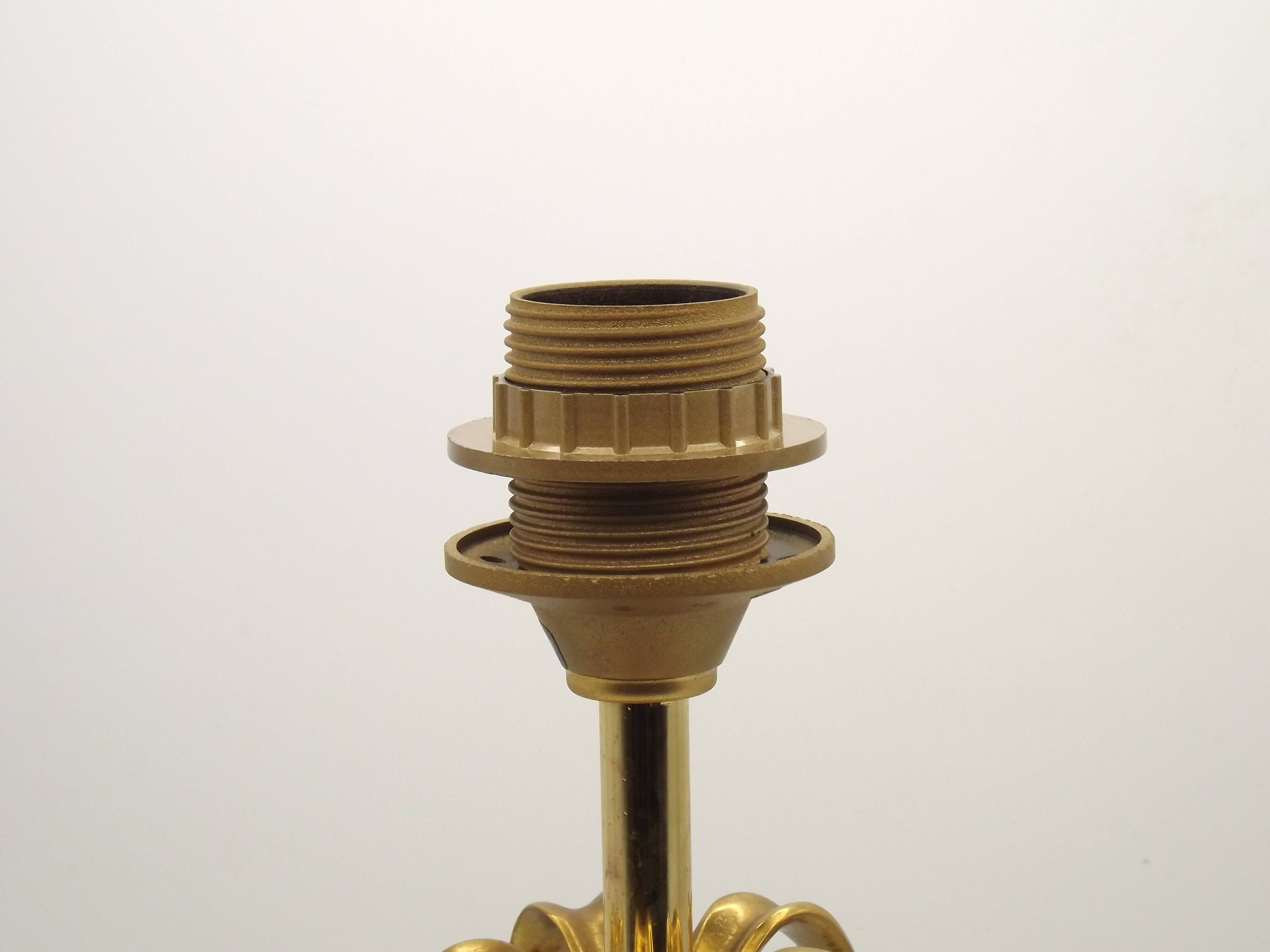 Vintage French floor lamp from the 1970s in brass and metal, Maison Jansen style.