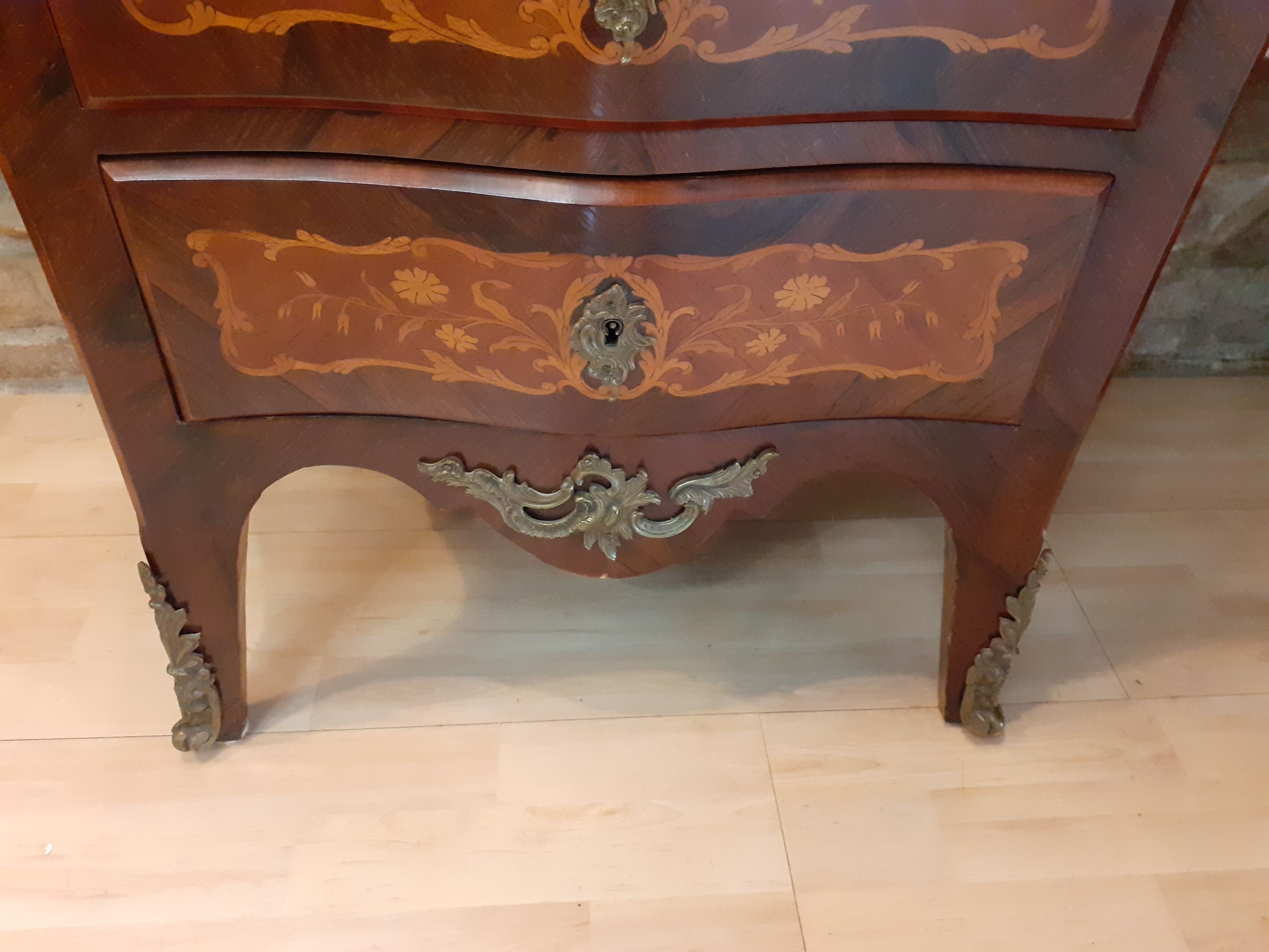 Louis XV-style lady secretary, in rosewood veneer flower decoration.
