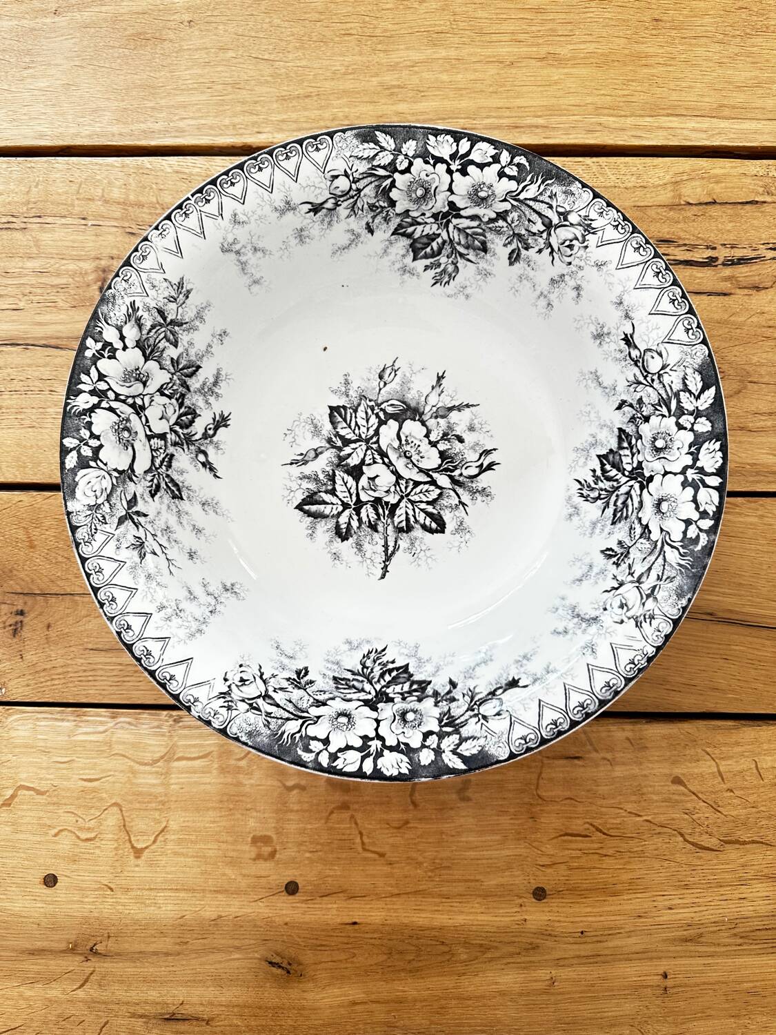 Iron earth salad bowl