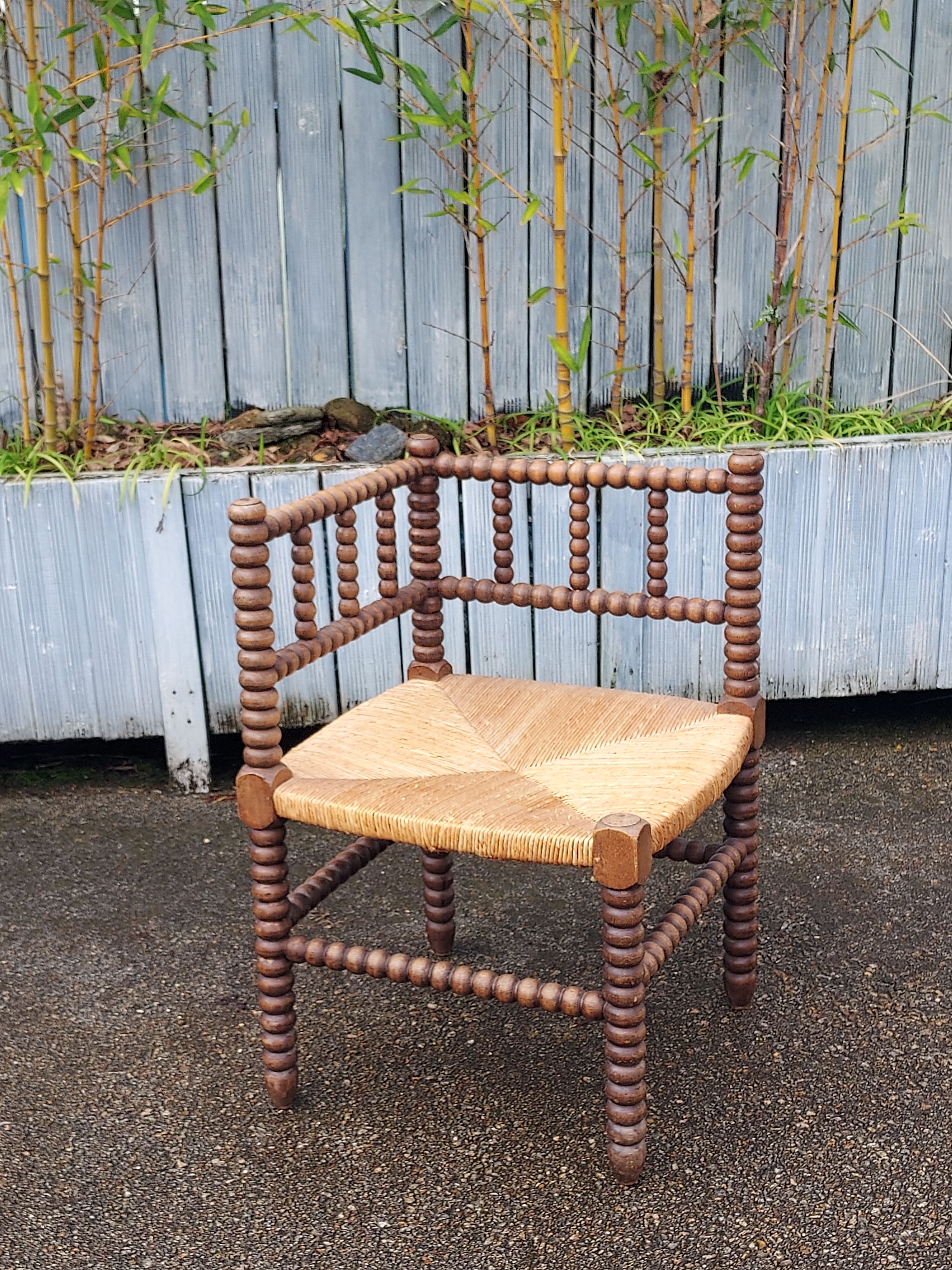 Paillé corner chair