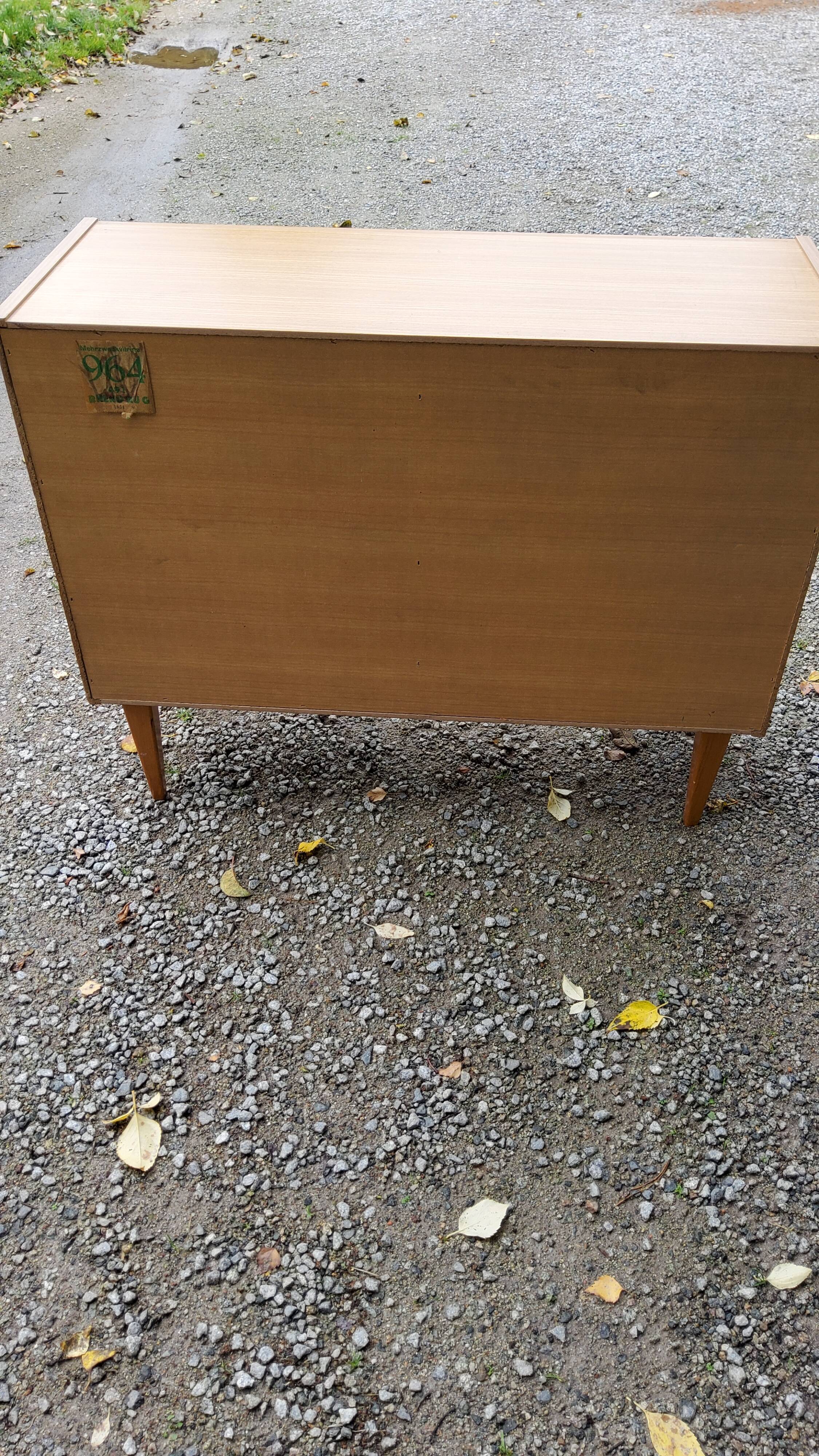 Chest of drawers of the 60s/70 feet spindles