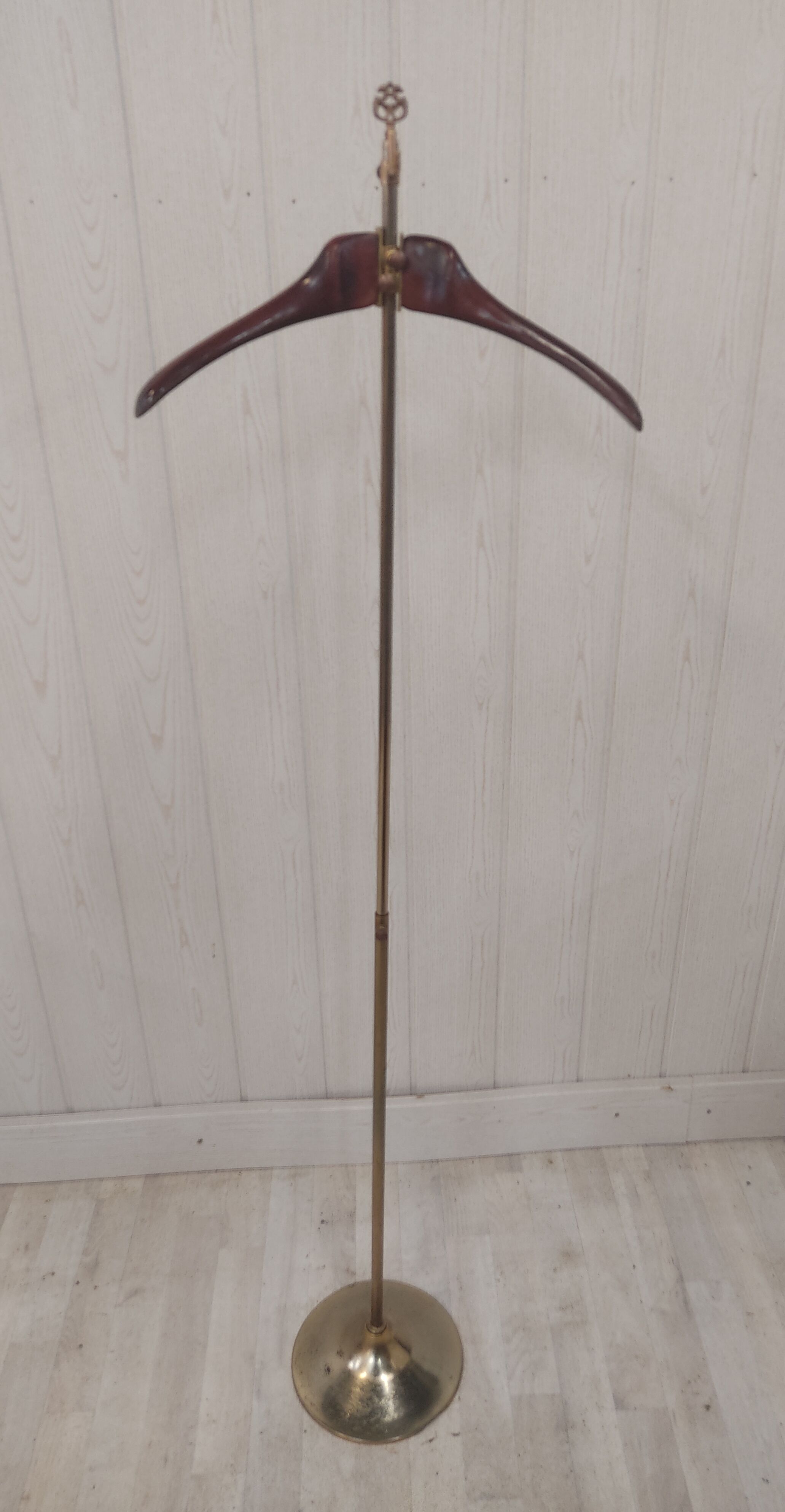 Brass and wood chamber valet