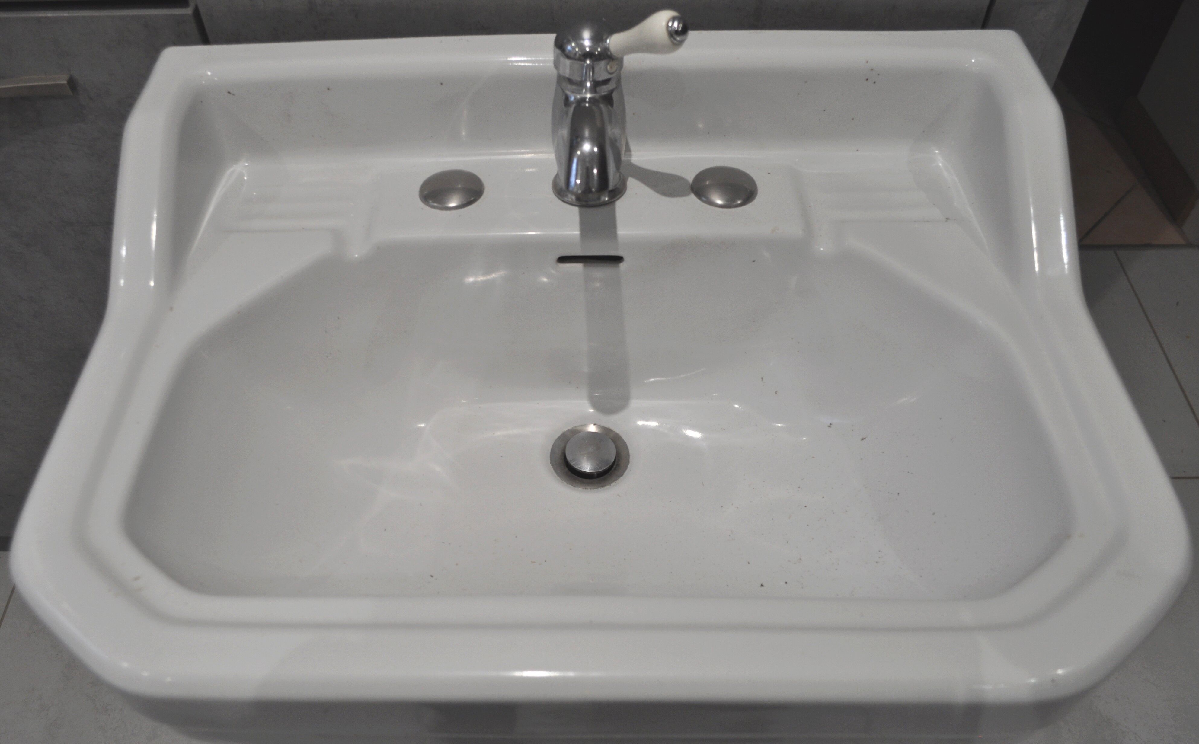 Vintage Art Deco column sink