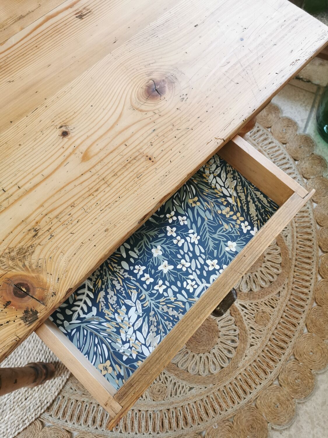 Table, desk with turned feet