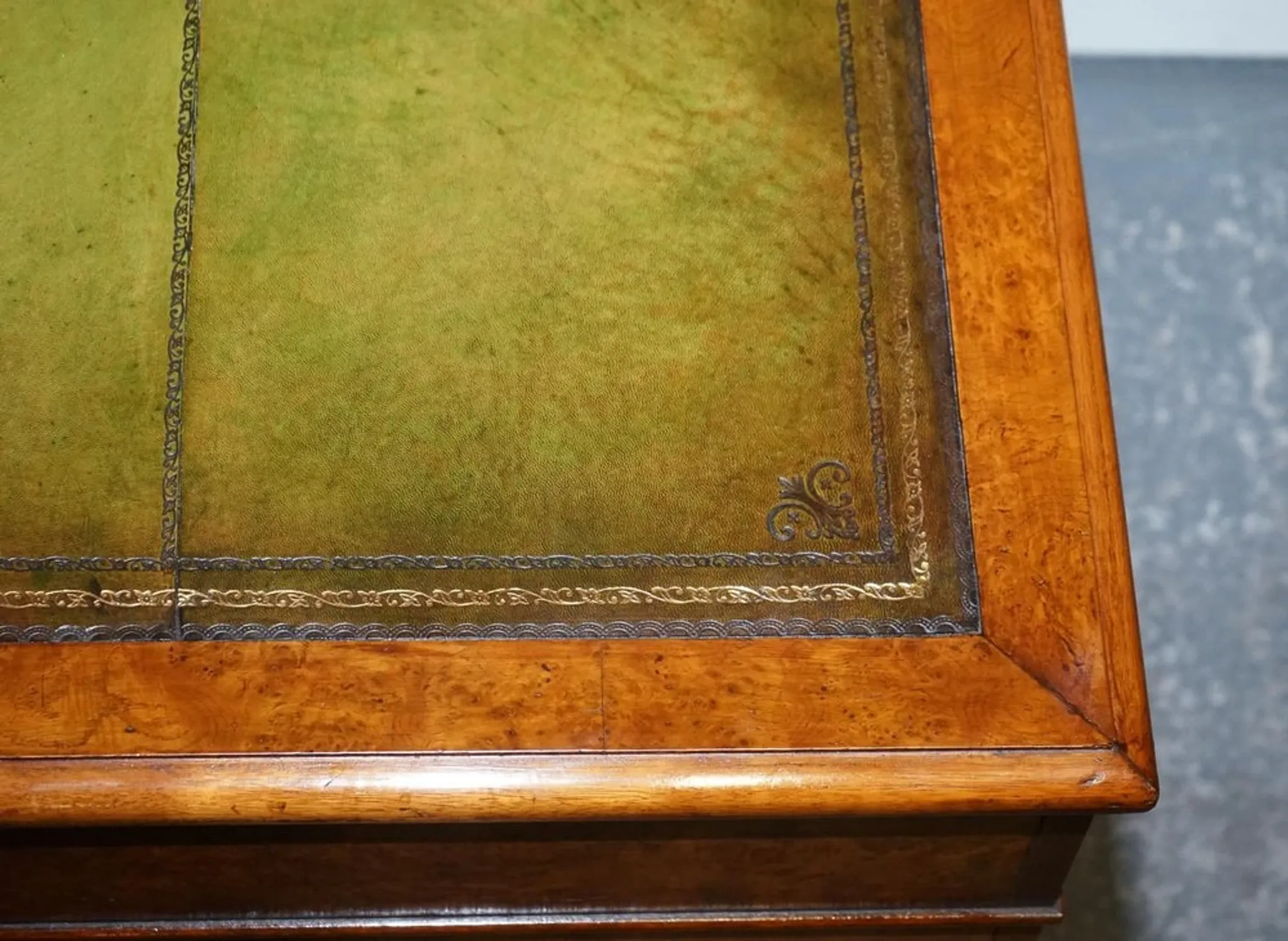 Victorian Pedestal Desk in Walnut and Hand-Dyed Leather