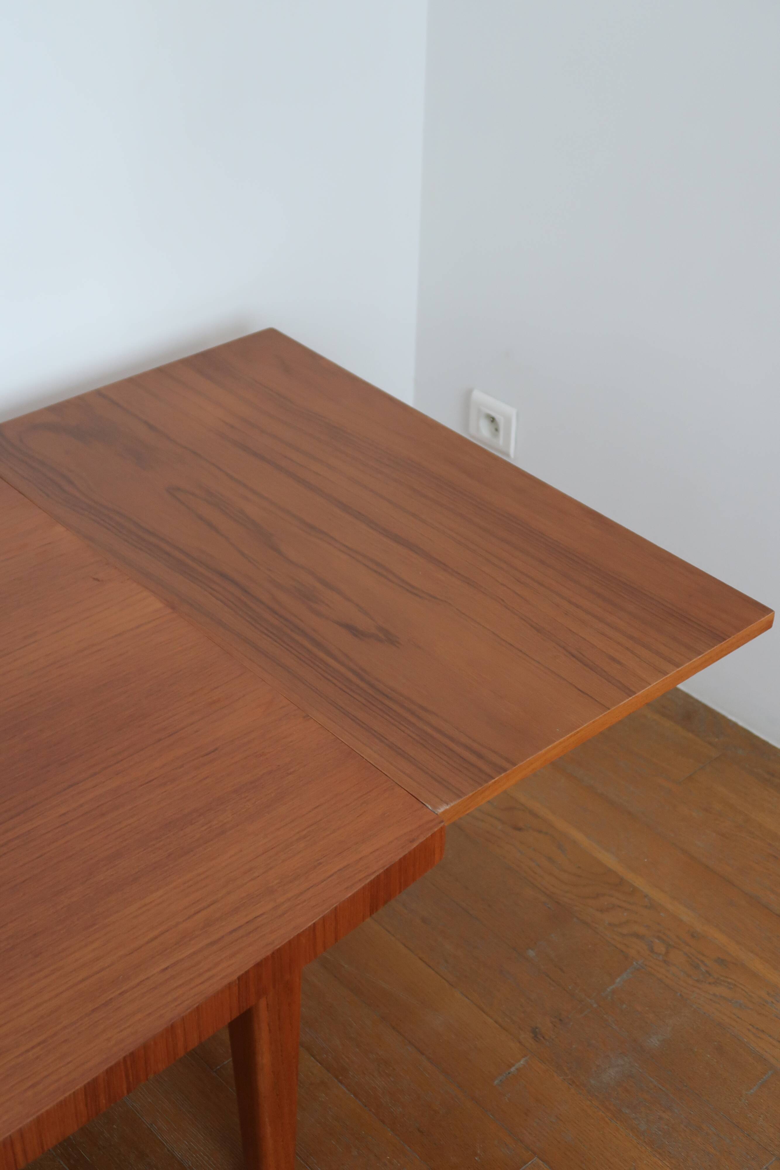 Large Scandinavian extendable coffee table