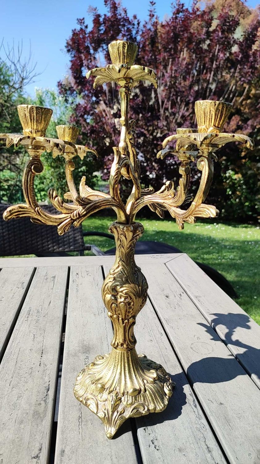 Old chandelier with 5 branches, decorated with Rinceaux, Louis XV / Rocaille style. In gilded bronze