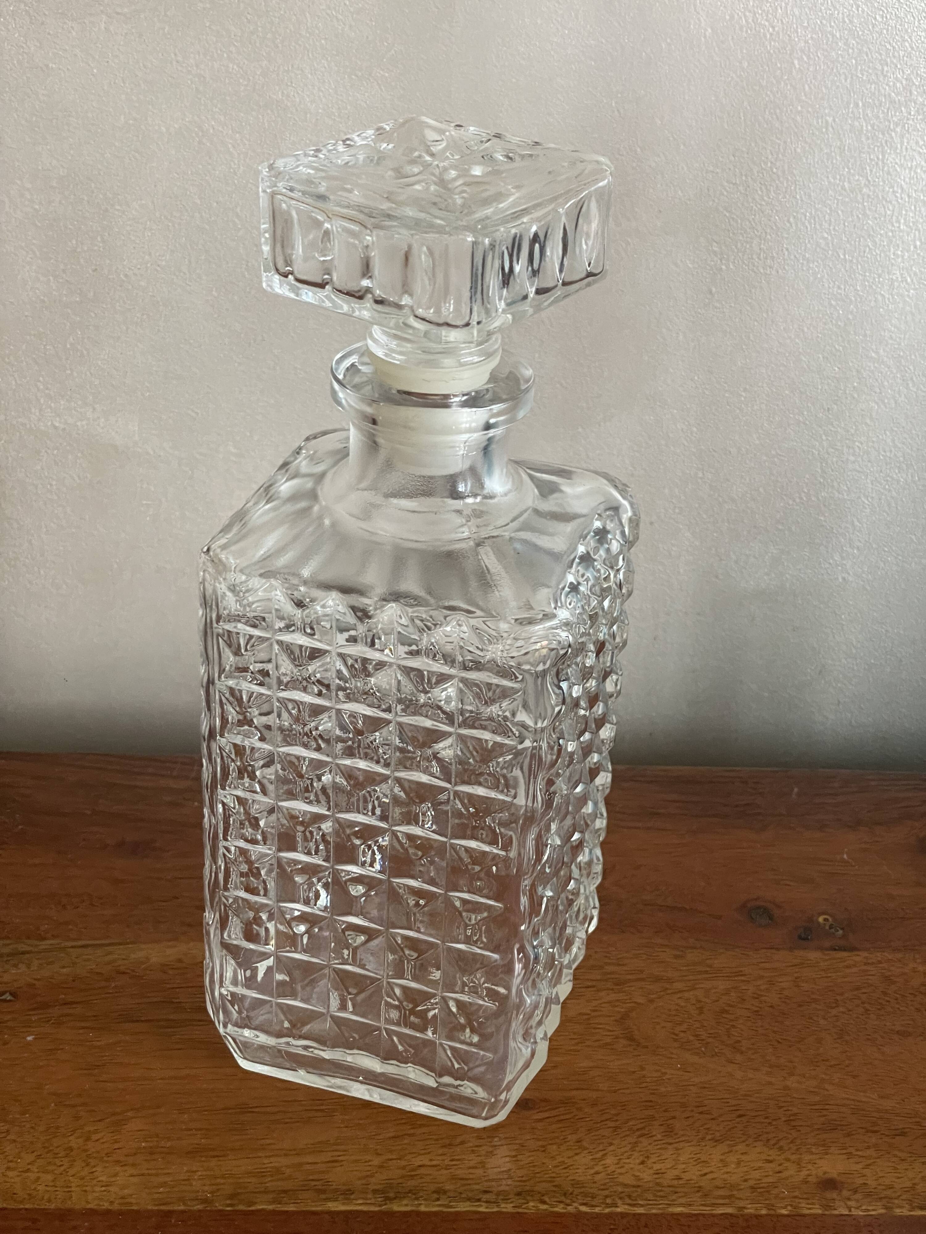 Glass whiskey decanter