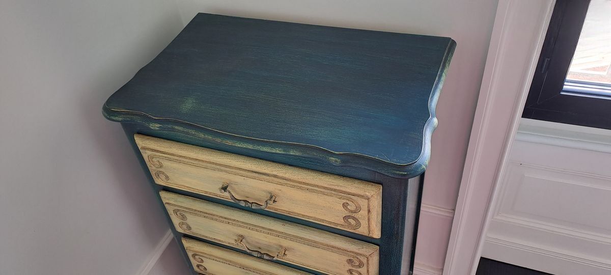 Chic 5-drawer chest in solid wood