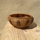 Braided wicker basket with vintage pattern
