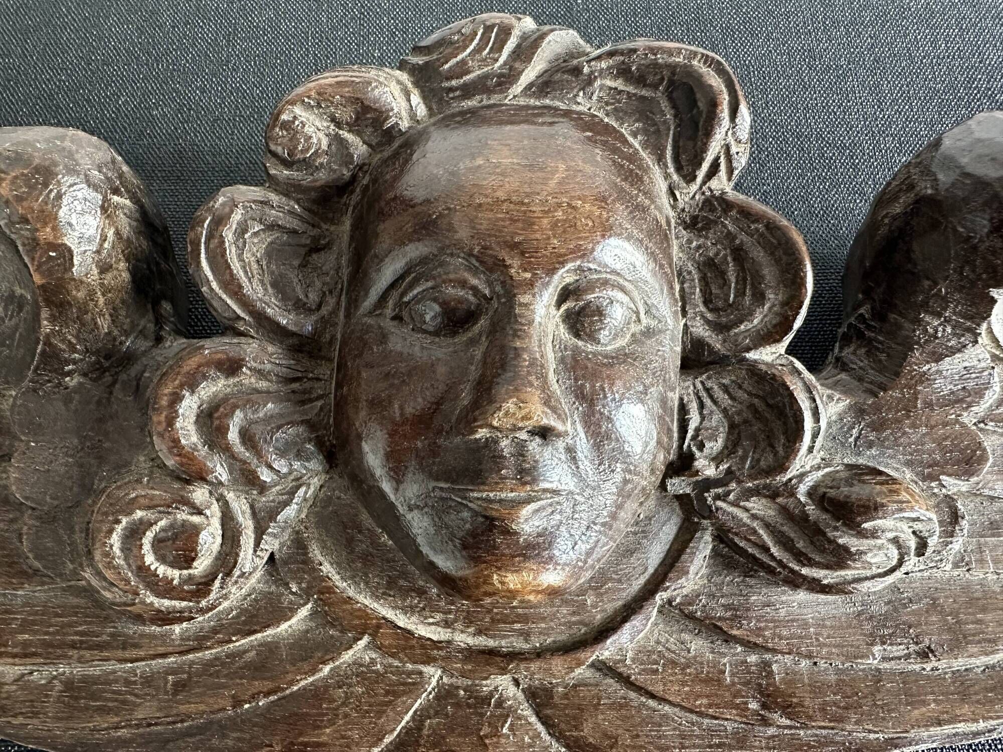 Ancient fronton cherub angel in carved wood 18th-19th century
