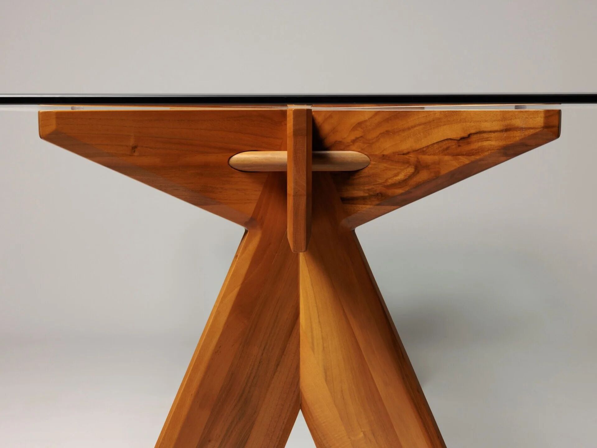 Dining table in walnut, Italy 80s