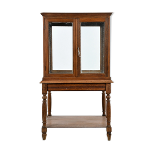 vitrine centrale en bois