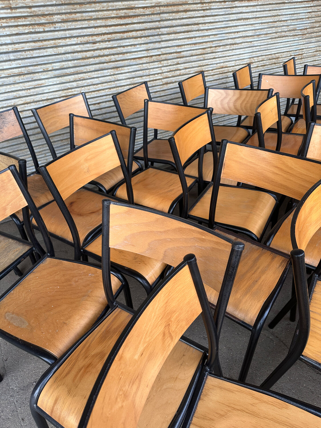 Lot de 50 chaises écoles bois et métal