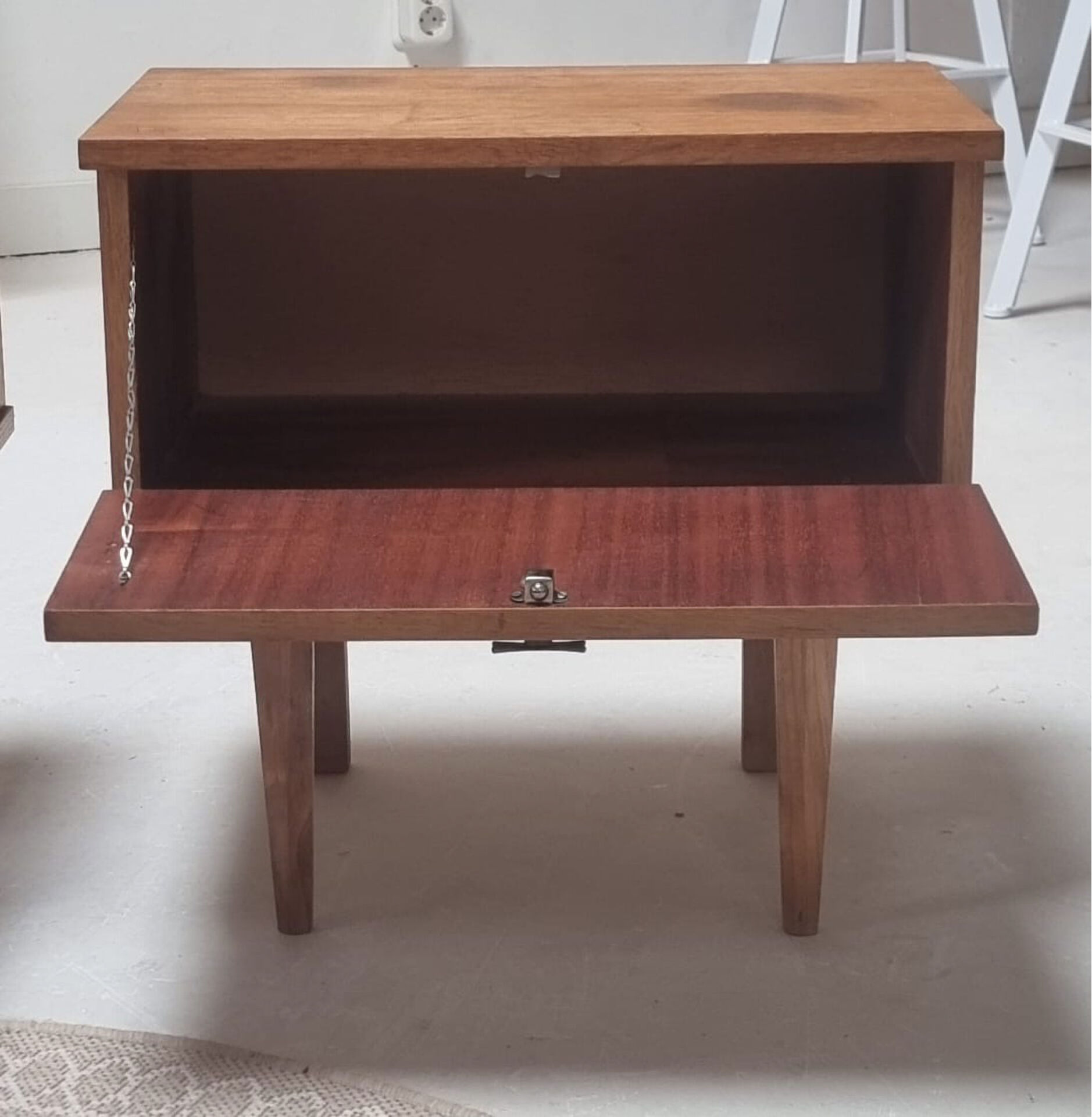 Tables de chevet du milieu du siècle