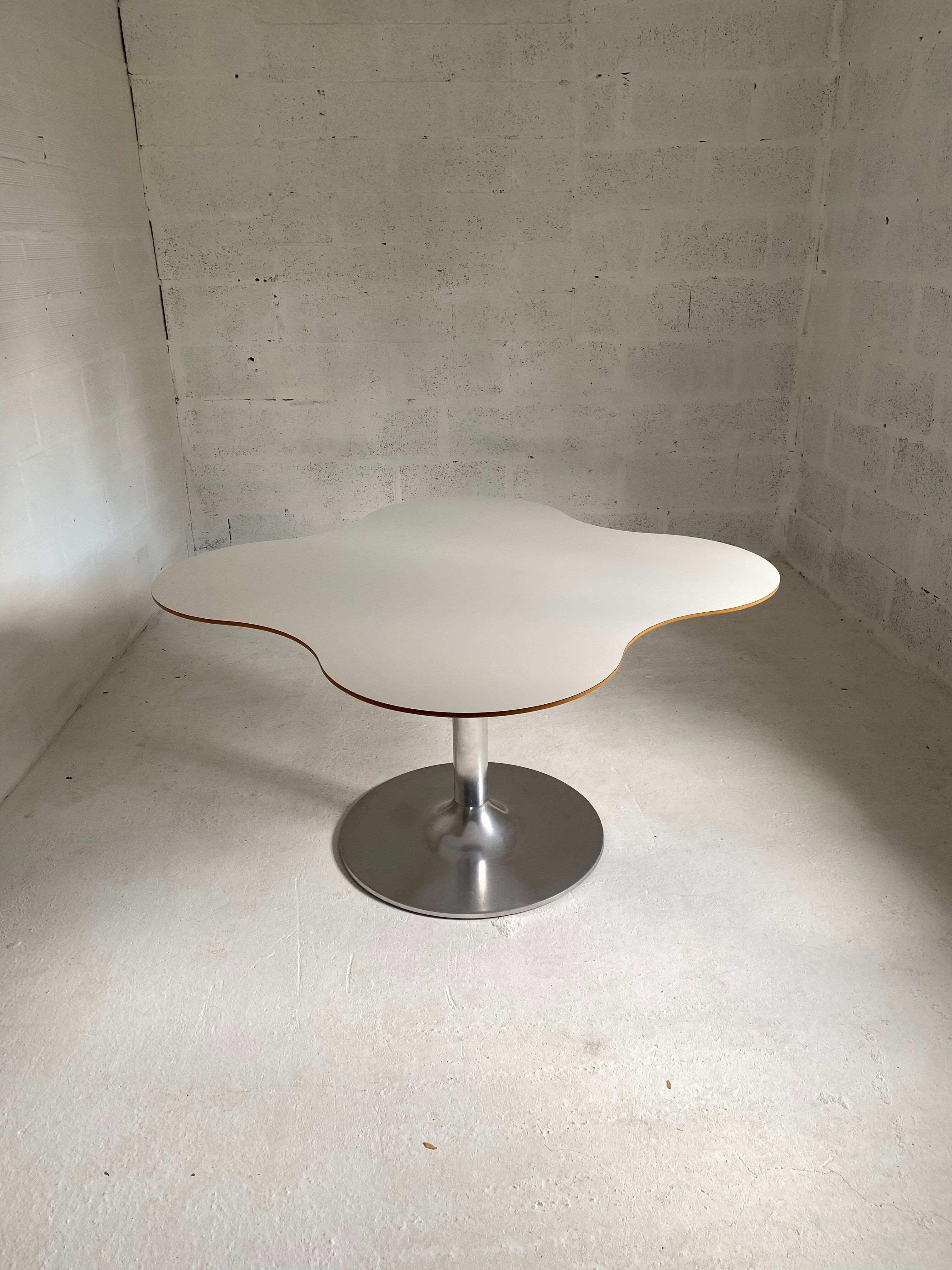 Vintage cloud table 1970