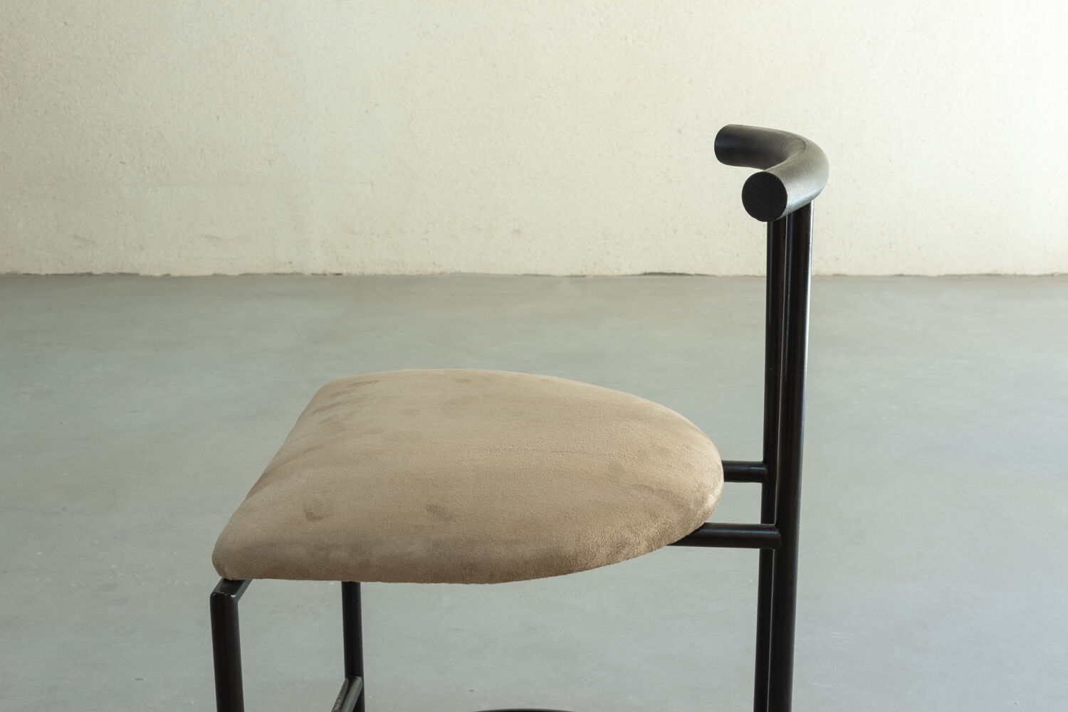 Rodney Kinsman, suite de quatre chaises modèle Tokyo