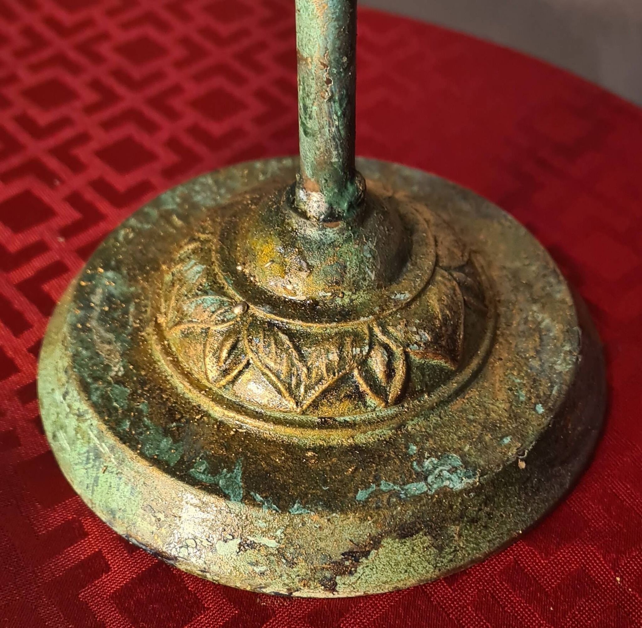 brass lamp with pretty antique patina and opaque green tulip, 58x25