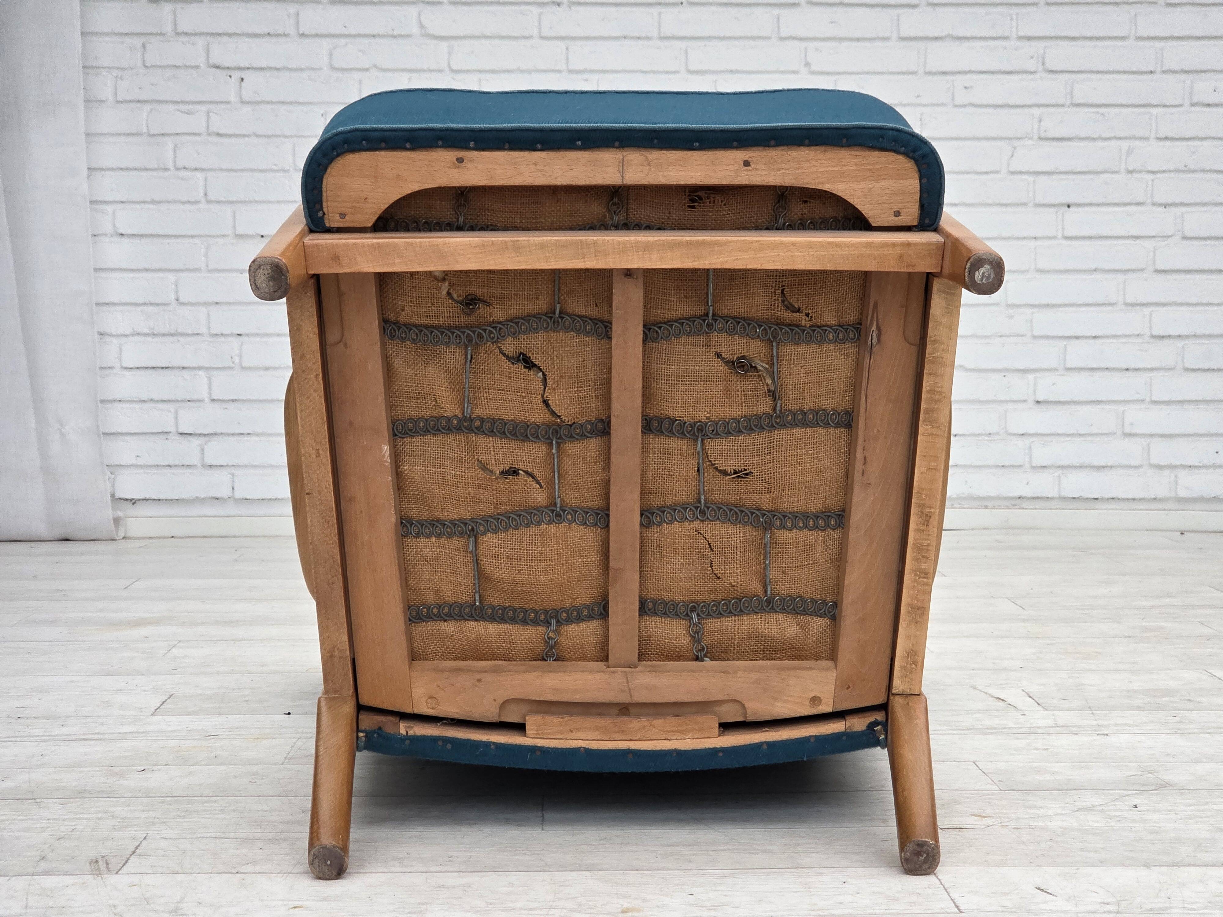 Fauteuil danois des années 1970 par Fritz Hansen, en laine de mobilier, bois de hêtre.