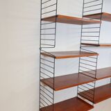 Étagère murale modulaire vintage en teck Nisse String, années 60