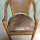 Fauteuil cabriolet très ancien & assise en cuir