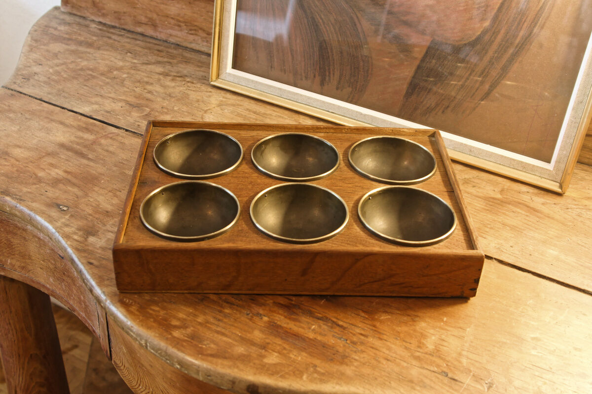 Counter coin pickup