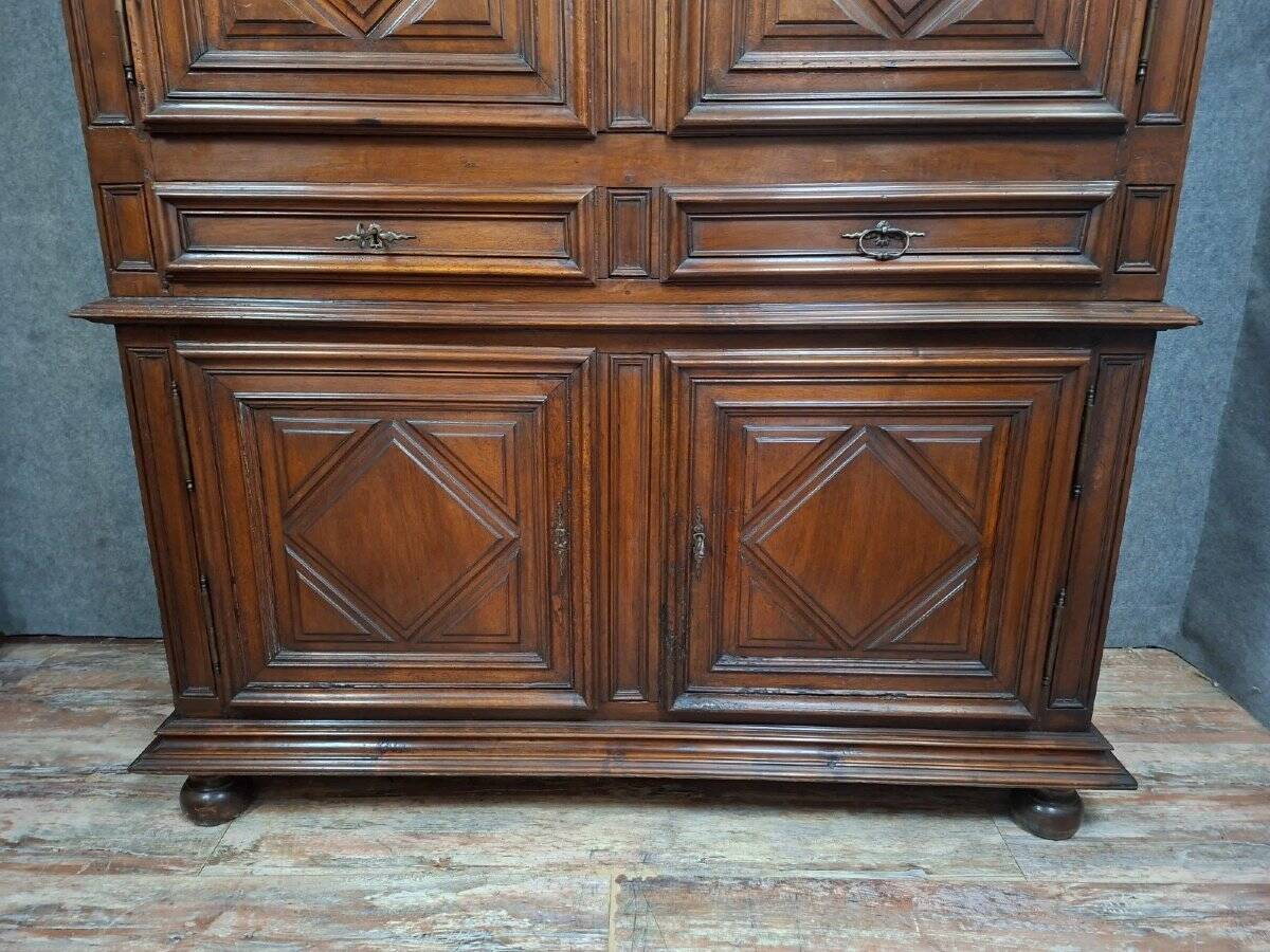 buffet with two bodies in walnut – Work from the Louis XIII period – 17th century