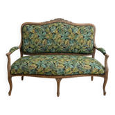 Banquette Louis XV retapissée motif tropical vert