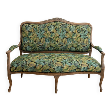 Banquette Louis XV retapissée motif tropical vert