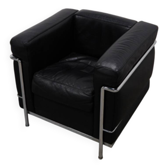 LC2 armchair in black leather – Design Le Corbusier, Pierre Jeanneret & Charlotte Perriand, 60s